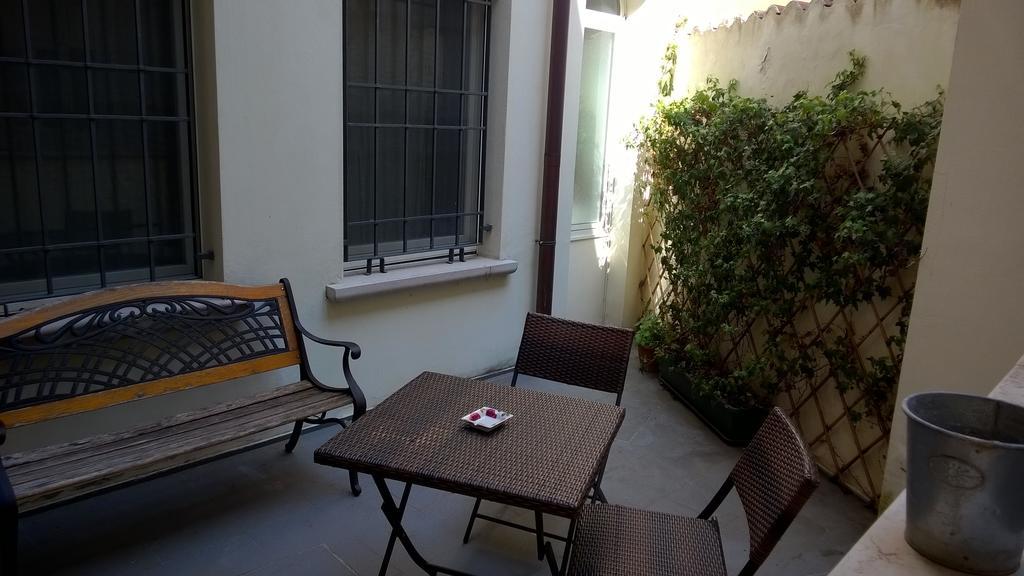 Agora Residenza Aparthotel Мантова Стая снимка