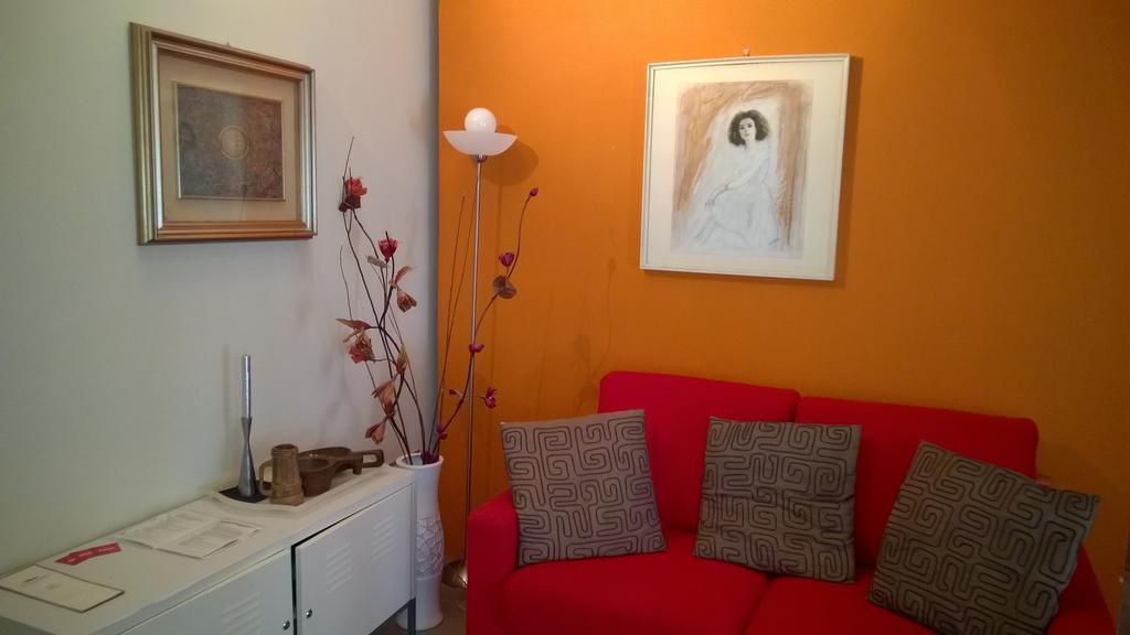 Agora Residenza Aparthotel Мантова Стая снимка