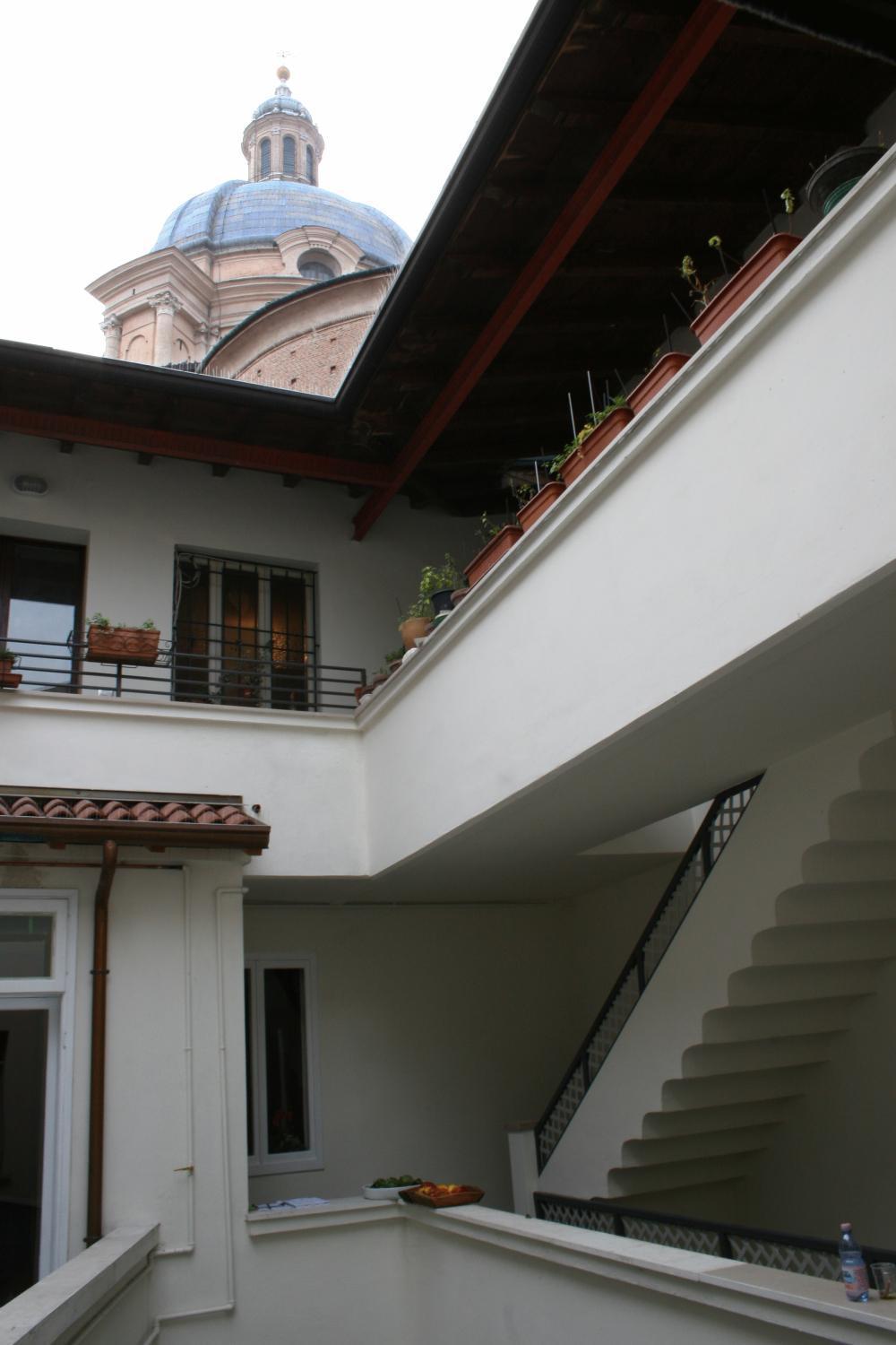 Agora Residenza Aparthotel Мантова Екстериор снимка