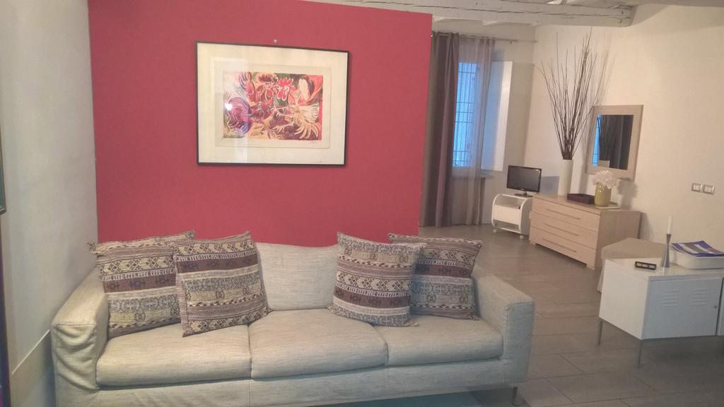 Agora Residenza Aparthotel Мантова Стая снимка