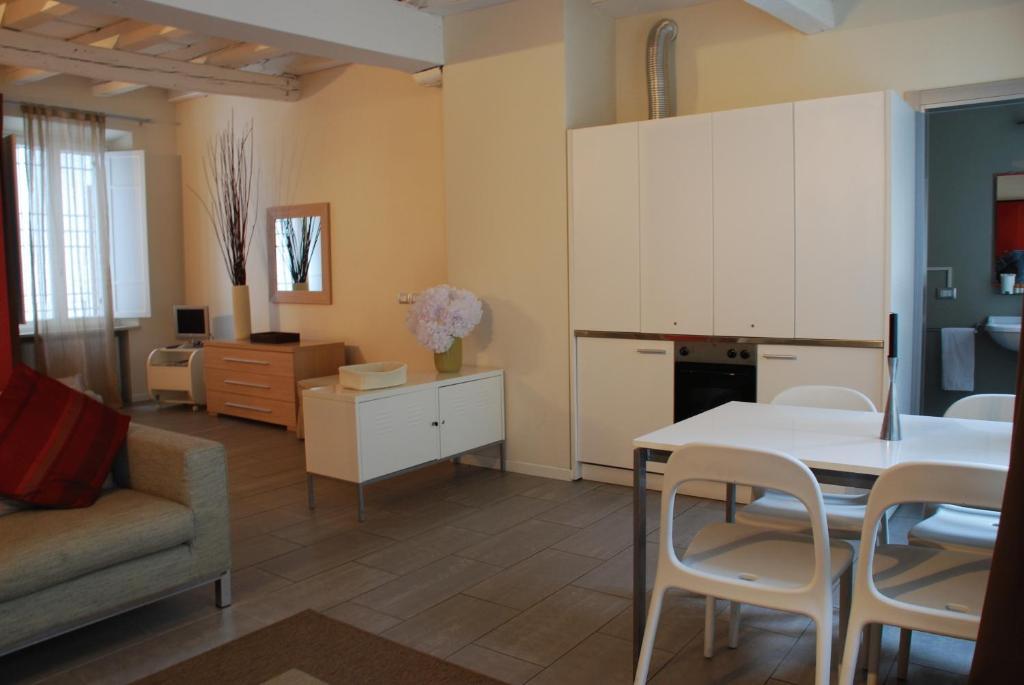 Agora Residenza Aparthotel Мантова Екстериор снимка